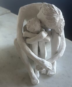 sculpture en argile blanche faite à la main Abbraccio vue principale