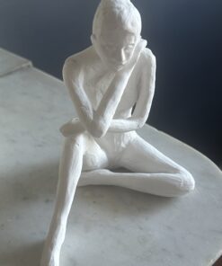 sculpture en argile blanche faite à la main Mathilde vue de face